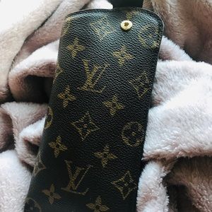 Authenthic LV Sunglasses Case MM